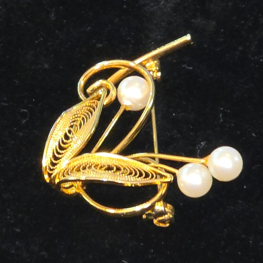 Unsigned VTG Brooch Women 1.5" Gold Filigree Leaf Faux Pearl Floral Pin MCM